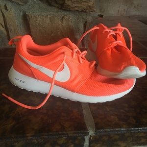 Nike Roshe size 10 woman